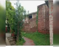 खरगापुर में सार्वजनिक रास्ते पर बैरियर से 14 परिवारों का रास्ता बंद