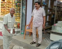 जैन मन्दिर में लगा पत्थर गिरने के दौरान दुकानदार बाल-बाल बचा