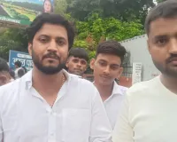 अटल पार्क घूमने आने वालों से प्रवेश के नाम पर लिये जाने वाले टिकट दर का किया विरोध