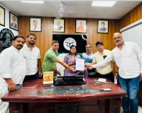 अटल पार्क में प्रवेश शुल्क का विरोध करते हुए पार्षदों ने महापौर को ज्ञापन सौंपा