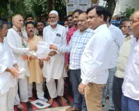 स्मार्ट सिटी के नाम पर आये धन के बाद भी नगर की अव्यवस्थाओ को लेकर कॉंग्रेसियो ने धरना प्रदर्शन कर ज्ञापन सौपा