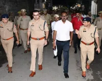 बारावफात के अवसर पर निकलने वाले जुलूस मार्ग का डीएम एसएसपी ने किया पैदल गस्त