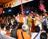 कांवड़ियों पर की जाए अधिक से अधिक पुष्पवर्षा