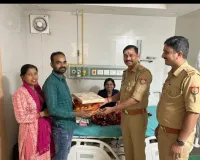 पीड़ित परिवार से मिलने अस्पताल पहुंचे गुलरिहा इंस्पेक्टर, बंधाया ढांढस