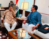 केंद्रीय मंत्री नितिन गडकरी से सांसद रवि किशन की शिष्टाचार भेंट