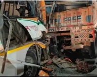 बाघागाड़ा में ट्रक से भिड़ी काशी डिपो की बस, चालक की मौत, 15 यात्री घायल 