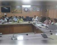 डीएम की समीक्षा बैठक: फैमिली आईडी पर नाराजगी, IGRS रैंकिंग सुधारने के निर्देश