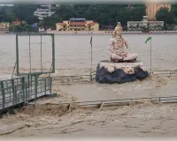 ऋषिकेश में मूसलाधार बारिश से बढ़ा गंगा नदी का जलस्तर, प्रशासन अलर्ट
