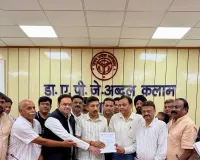 लखनऊ व्यापार मण्डल ने दिया जिलाधिकारी को ज्ञापन 
