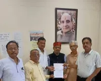 शिक्षकों को टेट से मुक्त करने की मांग, सौंपा ज्ञापन