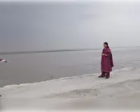 बाढ़ की स्थिति पर डीएम ने की समीक्षा, बैराज-तटबंध का निरीक्षण