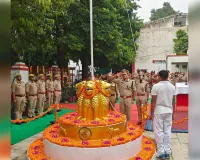 स्वतंत्रता दिवस पर पुलिस लाइन में एसपी अभिषेक झा ने फहराया तिरंगा