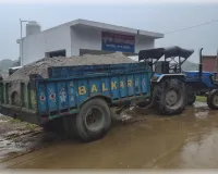 एसडीएम मिहीपुरवा के निर्देश पर अवैध बालू लदी ट्रैक्टर-ट्रॉली पकड़ी गई