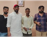 विधायक पंकज मलिक ने दिखाई दरियादिली, डिलीवरी बॉय को दिया नया मोबाइल