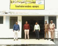 ईवीएम वेयर हाउस का मासिक निरीक्षण, अधिकारियों ने सुरक्षा व्यवस्था परखी