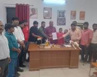 अभ्यर्थियों का संजय निषाद के घर पर प्रदर्शन 