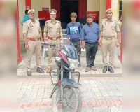 पुलिस ने 24 घंटे के अन्दर दबोचे दो शातिर चोर, बाइक बरामद