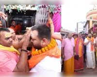 तेजस्वी यादव ने बाबा हरिहरनाथ के दर्शन कर किया जलाभिषेक