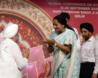 विश्व आध्यात्मिक सम्मेलन: सीएम रेखा ने संत राजिंदर से की मुलाकात