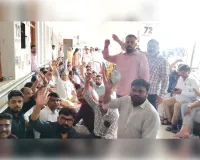 एसडीएम ने महिला लेखपाल को किया निलंबित,लेखपाल संघ धरने पर बैठा