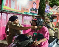 अकबरपुर में एसपी प्राची सिंह ने बांटे हेलमेट, यातायात नियमों के पालन की अपील