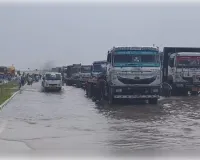 गंगा उफान पर, नवनिर्मित ग्रीनफील्ड फोरलेन पर चढ़ा दो फीट पानी