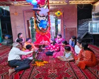 बारिश में भी कृष्ण भक्ति में डूबा गुलमोहर एनक्लेव