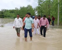 मुरादाबाद में बाढ़ प्रभावित गांवों का डीएम ने किया निरीक्षण