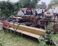 बेकाबू बल्कर ने बस को मारी टक्कर, 5 की मौत, 20 से अधिक घायल