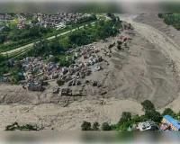 नेपाल में भोटेकोशी बाढ़ पीड़ितों के लिए अस्थायी घरों की तैयारी