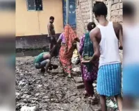 भागलपुर में विकास बदहाल, जर्जर सड़क खुद बनाने को मजबूर ग्रामीण