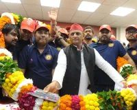 अखिलेश यादव ने सपा छात्र सभा की नई यूनिफॉर्म लॉन्च की