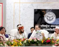 राहुल ने जर्जर सड़कों की फोटो दिखाकर उठाए सवाल