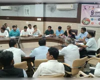 सीएम डैशबोर्ड की समीक्षा में डीएम ने कसी अफसरों की लगाम