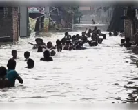 बिहार: भागलपुर में गंगा का कहर, घरों में घुसा पानी