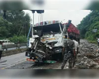 ब्रेक फेल ट्रेलर ने मचाई तबाही, बाइक सवार की मौत