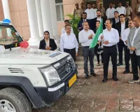 जिला जज ने प्रचार वाहन को दिखाई हरी झंडी