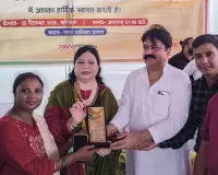 पूर्व मंत्री आबिद रज़ा व चेयरपर्सन फात्मा रज़ा ने शिक्षकों को किया सम्मानित