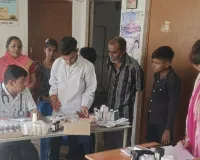 बाढ़ प्रभावित क्षेत्रों में स्वास्थ्य विभाग मुस्तैद, लगातार चलाए जा रहे हैं चिकित्सीय शिविर; बांटी जा रही जरूरी दवाएं