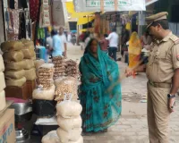 महुली पुलिस द्वारा दुकानदारों से संवाद कर हटवाया गया अवैध अतिक्रमण