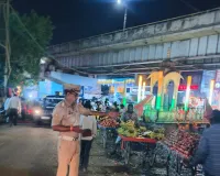 यातायात प्रभारी द्वारा पैदल गश्त कर यातायात व्यवस्था का लिया गया जायजा