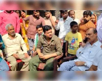 मारपीट के पीड़ितों से मिले विधायक, कार्रवाई का दिलाया भरोसा