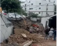 केजीएमयू :दीवार गिरने से ऑक्सीजन पाइपलाइन क्षतिग्रस्त