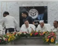 राहुल ने की ‘दिशा’ बैठक, सपा विधायकों ने तख्तियां लेकर किया प्रदर्शन