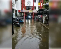 मोहनलालगंज एसडीएम आवास व तहसील परिसर बना तालाब