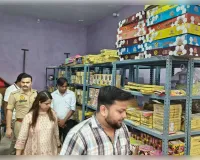 आतिशबाजी की दुकानों व फैक्ट्रियों पर निगरानी, डीएम ने किया निरीक्षण