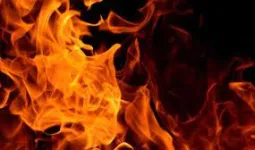 बैटरी विस्फोट से मकान में लगी आग, हादसे में दो की मौत
