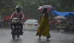 दिल्ली-NCR में झमाझम बारिश से गर्मी से राहत, भारी बारिश का रेड अलर्ट जारी