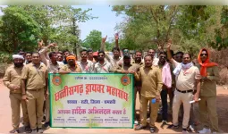 रुद्री टैक्सी स्टैंड बचाने सड़कों पर उतरे चालक, कलेक्ट्रेट पहुंचकर सौंपा ज्ञापन