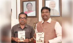 वन मंत्री केदार कश्यप ने साहित्यकाराें के सम्मान के साथ, तीन किताबों का किया विमोचन